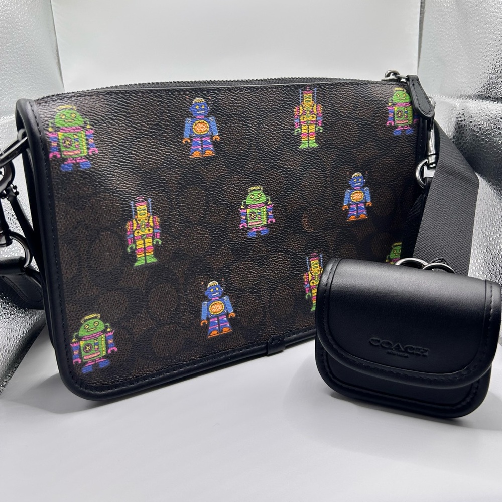 ⛔️⛔️SOLD⛔️⛔️Cosmic Coach Heritage Convertible Crossbody With Robot CW341